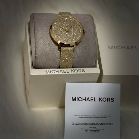 Michael Kors Charley Gold-tone Leather watch - Picture 4 of 5